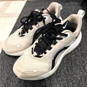 Nike Women's React Escape Run 2 Running Shoes